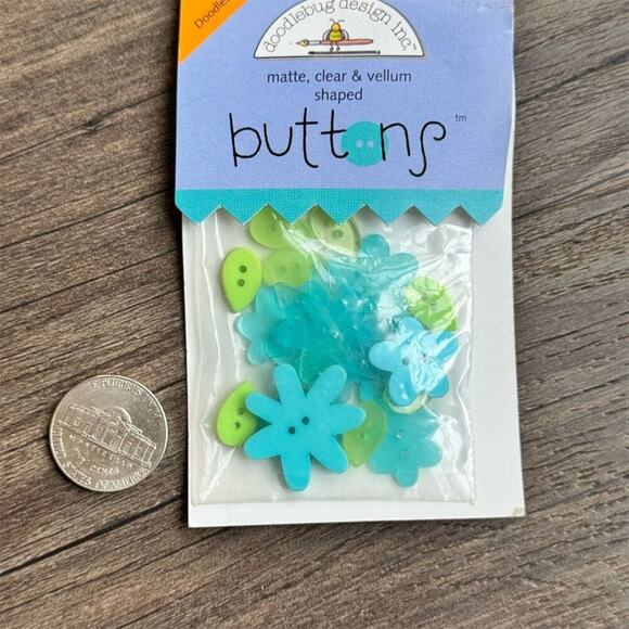 NEW Vintage Y2K Doodlebug Design Inc Flower Buttons Swimming Pool Posies 18 Pc - Picture 4 of 5